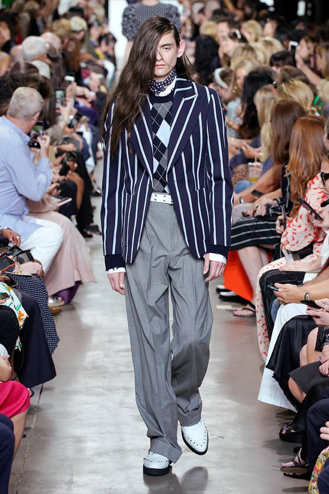 LOOK 12 - MIDNIGHT/SKY VARSITY STRIPE WOOL BLAZER, MIDNIGHT/SKY ARGYLE CASHMERE FRAYED PULLOVER, WHITE POPLIN SHIRT, BANKER MÉLANGE STRETCH TROPICAL WOOL PLEATED TROUSER