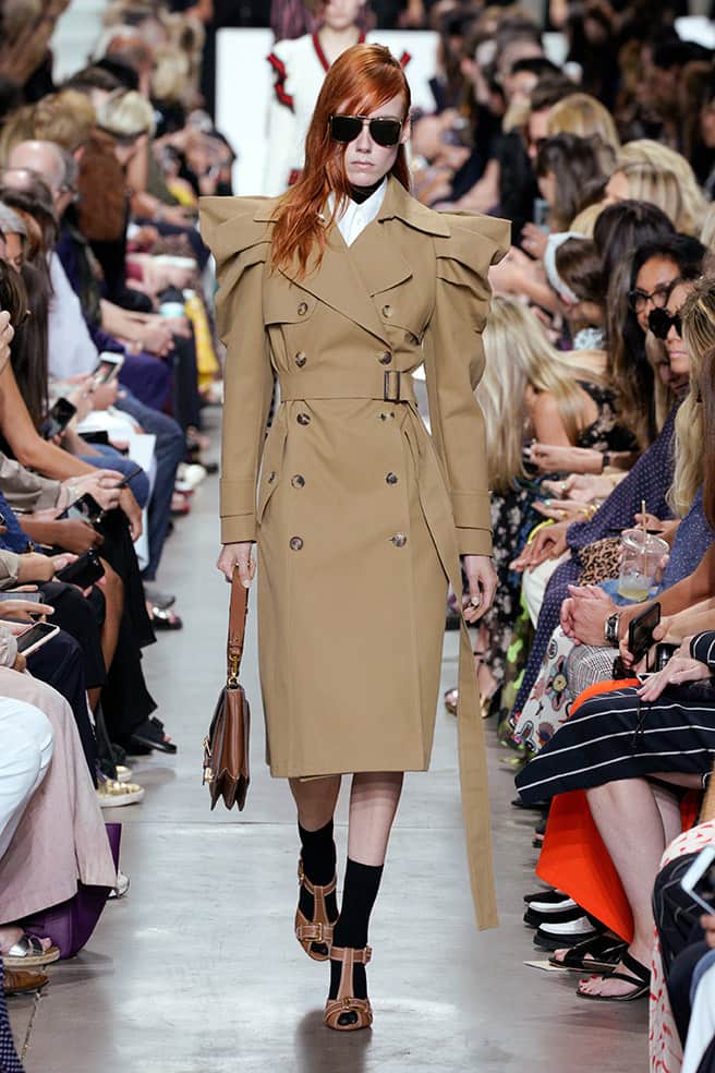 LOOK 46 - KHAKI WASHED COTTON TWILL BUTTERFLY TRENCH, WHITE POPLIN DICKEY, BLACK VISCOSE TURTLENECK DICKEY, SIMONE SHOULDER BAG