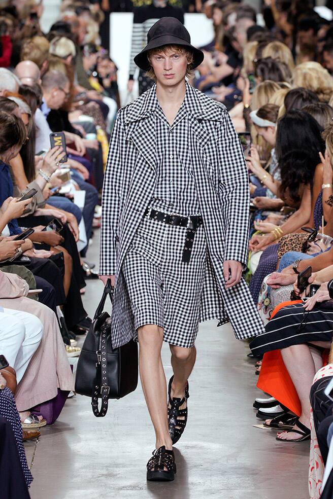 LOOK 55 - LACK/WHITE GINGHAM POPLIN TRENCH, BLACK/WHITE GINGHAM POPLIN CAMP SHIRT, BLACK/WHITE GINGHAM COTTON SHORT, KENNEDY BOWLING SATCHEL
